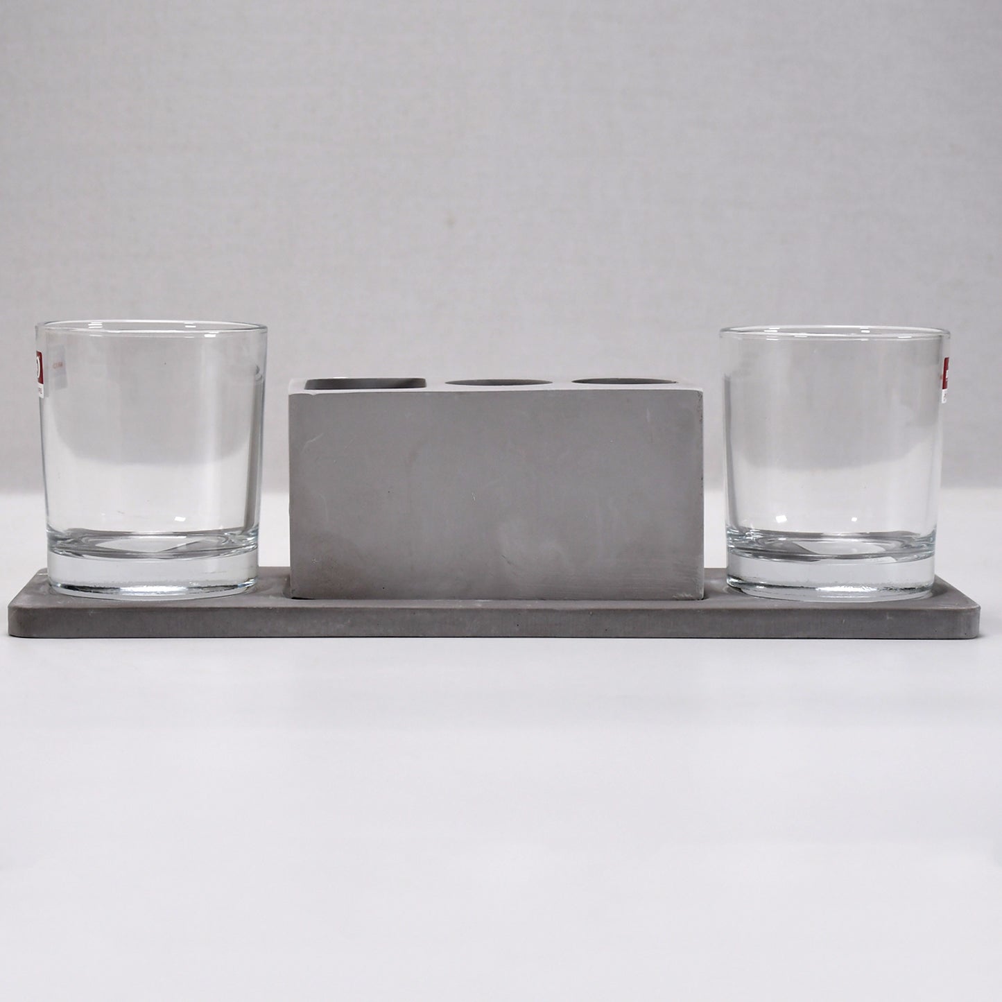 Wukusy 5223 2-wine glass marble holder with attractive design for hotel and cafe use, showcasing elegant glass display.
