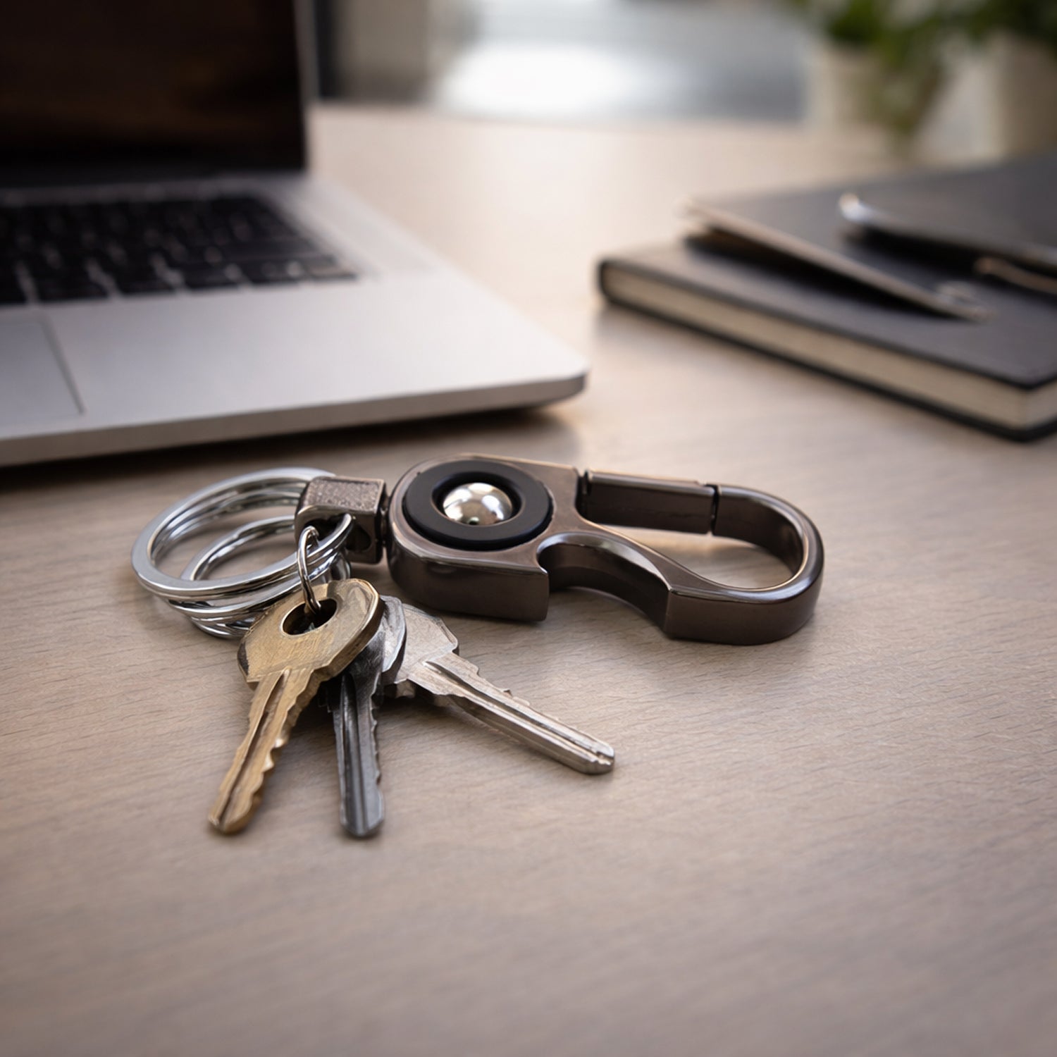 Heavy duty metal key holder clip by Wukusy with a sturdy design, perfect for organizing keys securely on a keychain.