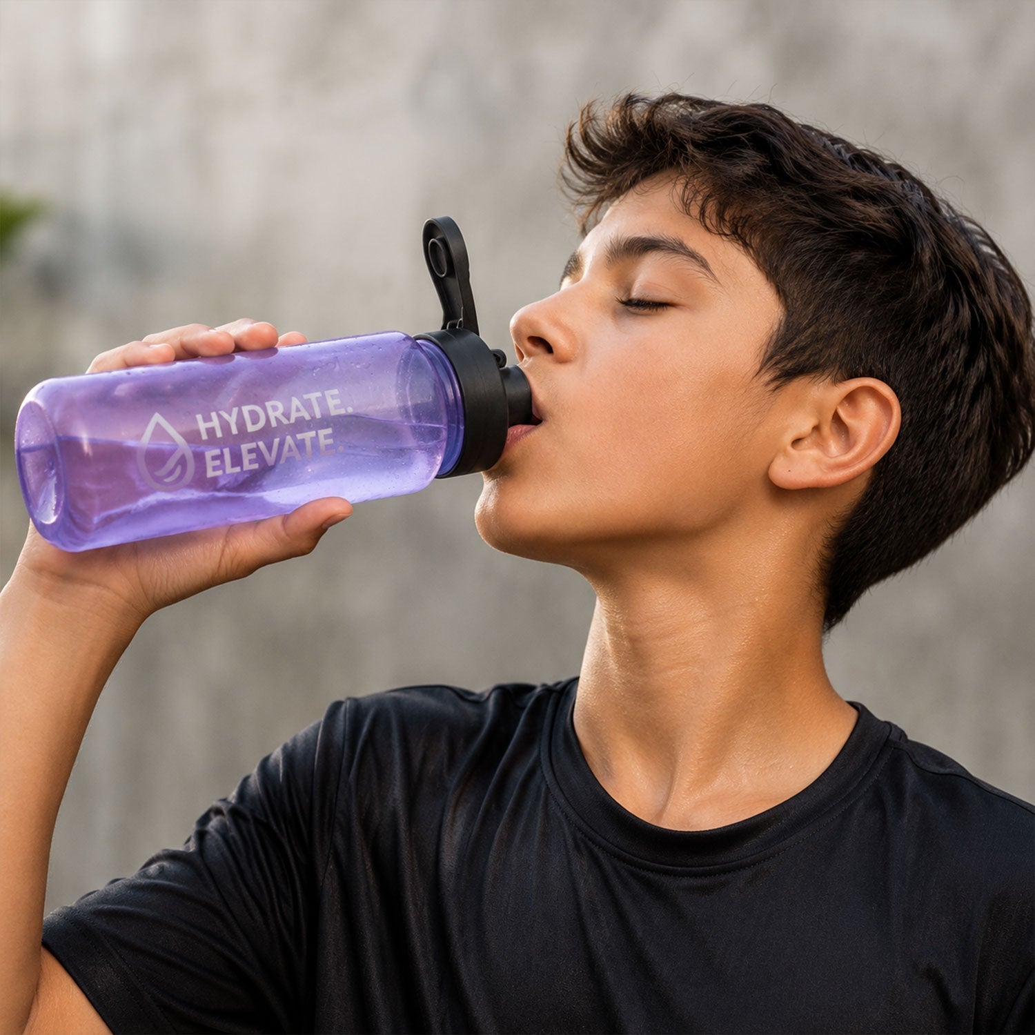 Wukusy 1000ml plastic motivational water bottle with time marker and flip lid, showing clear measurement and blue cap design.