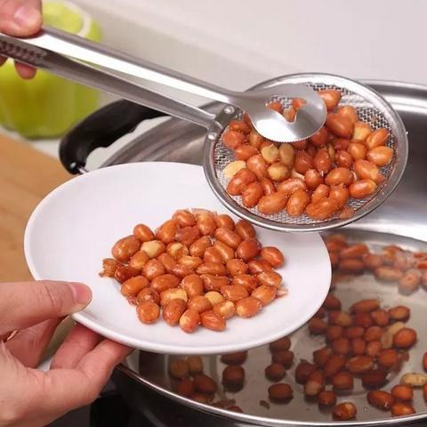 Wukusy 2412 stainless steel 2-in-1 filter spoon with clip, a versatile kitchen tool for oil-frying and food filtering.