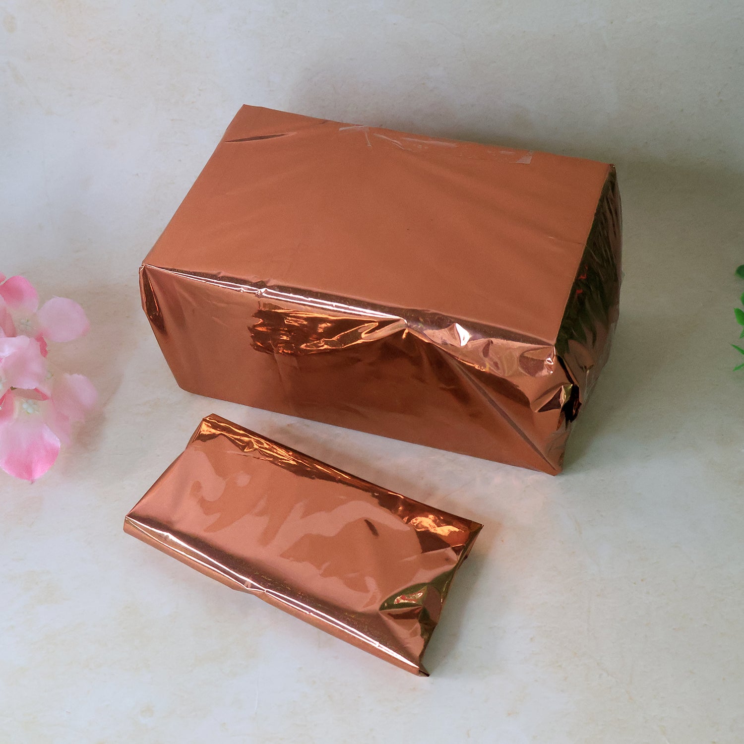 Wukusy premium metallic gift wrapping paper sheets in mixed colors, 45 sheets, 70x50 cm, featuring shiny, decorative wrapping paper.