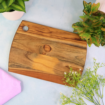 Wukusy Supermom premium teak wood chopping board for kitchen, rectangular with smooth surface and natural wood grain.