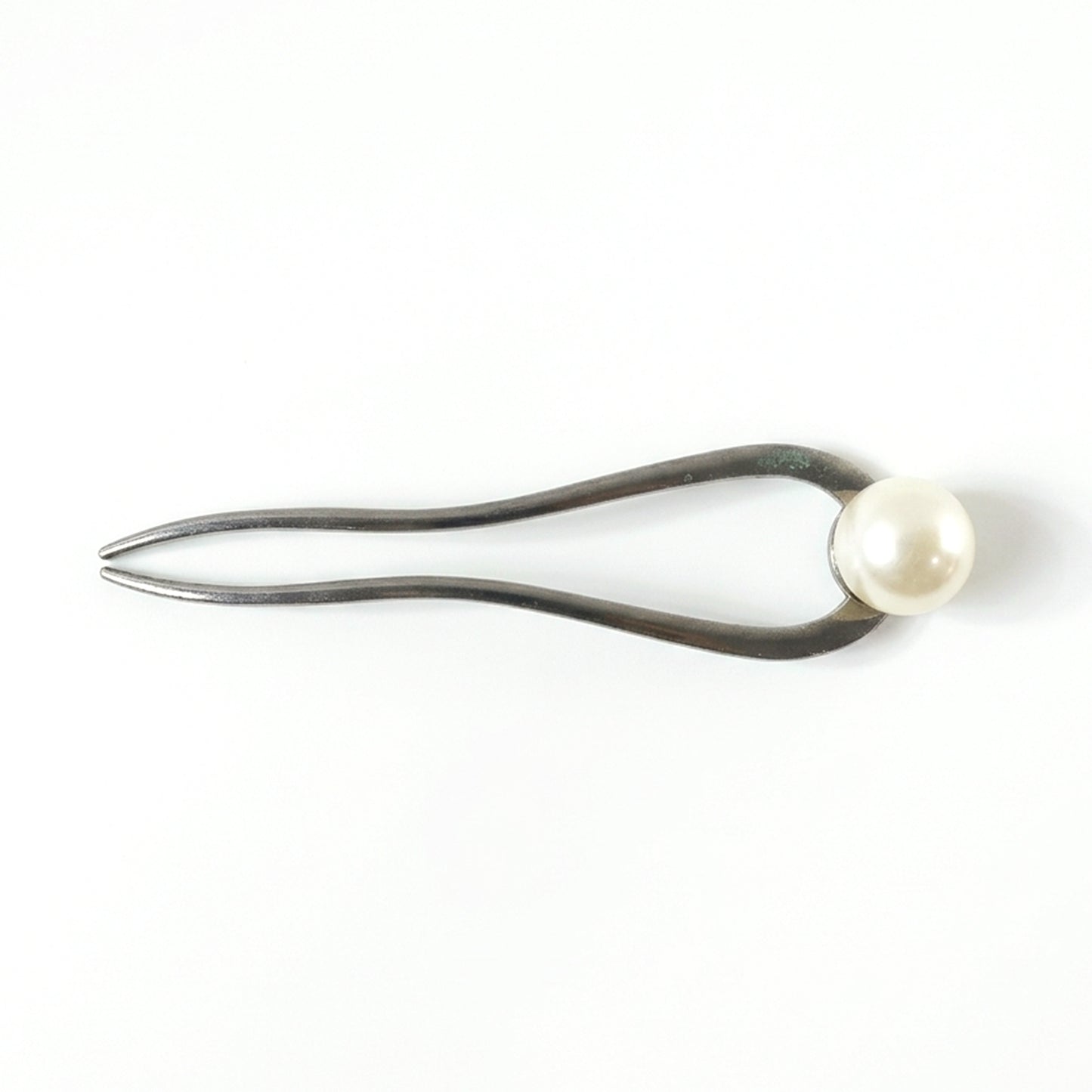 Wukusy elegant pearl design hair pin clip with a single decorative pearl, perfect for securing and styling hair.