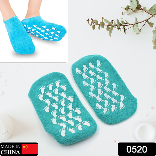 Wukusy 0520 gel socks for repairing and softening dry, cracked feet skin, shown in a pair of comfortable, soft gel socks.