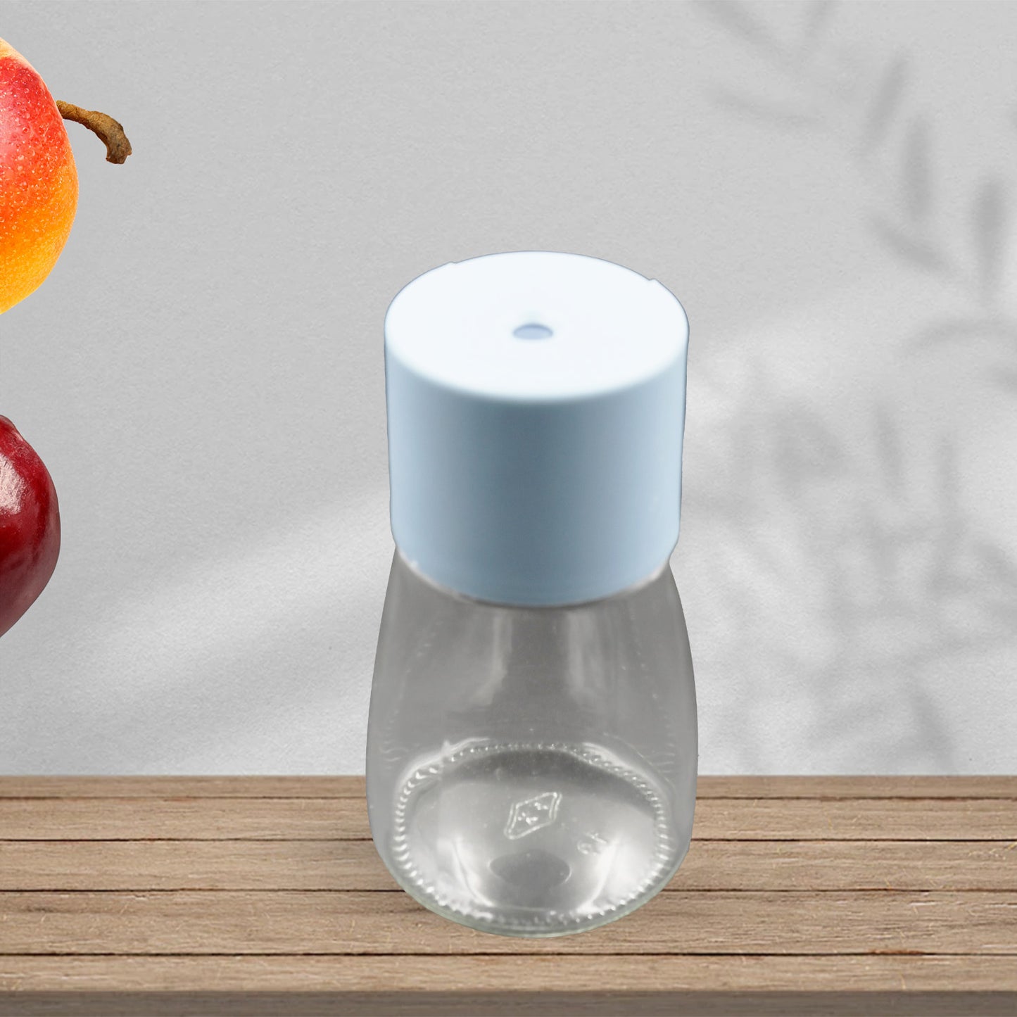 Set of four Wukusy glass salt shakers with precise 0.5g dosing for home cooking, picnics, and camping, featuring clear glass containers.