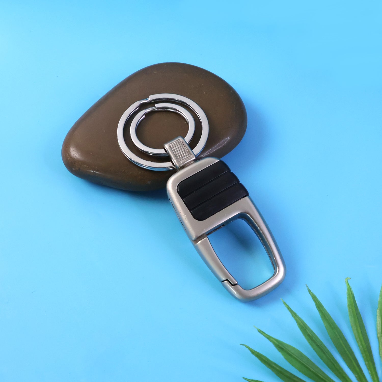 Wukusy premium metal key holder with carabiner clip, featuring a sleek design for secure key organization and easy attachment.