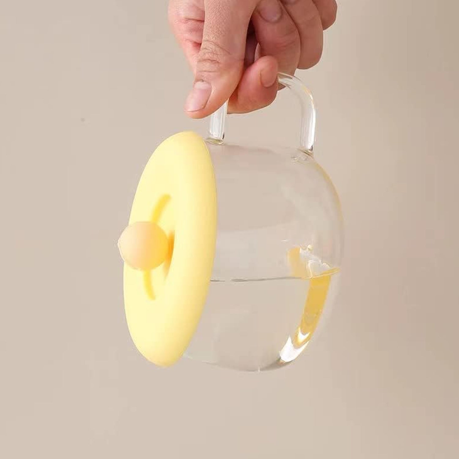 Silicone dust-proof lid for cups from Wukusy, airtight seal, fits mugs, not including spoon, perfect for home and kitchen use.