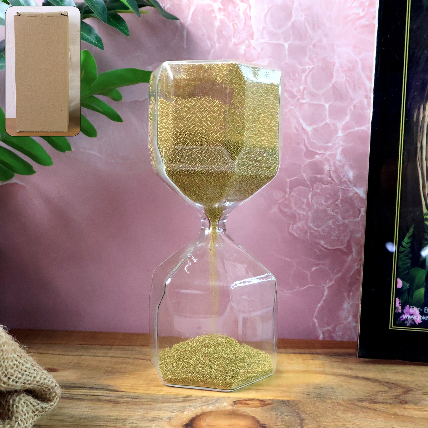 Wukusy faceted glass hourglass sand timer with a 4-minute countdown, designed for office use, featuring elegant geometric facets.