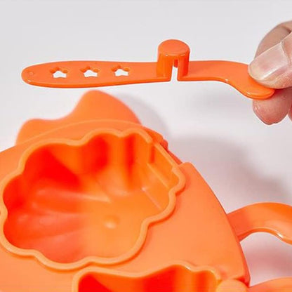 Wukusy 5532 crab-shaped silicone ice cream and popsicle mold for children's frozen treats in a home kitchen setting