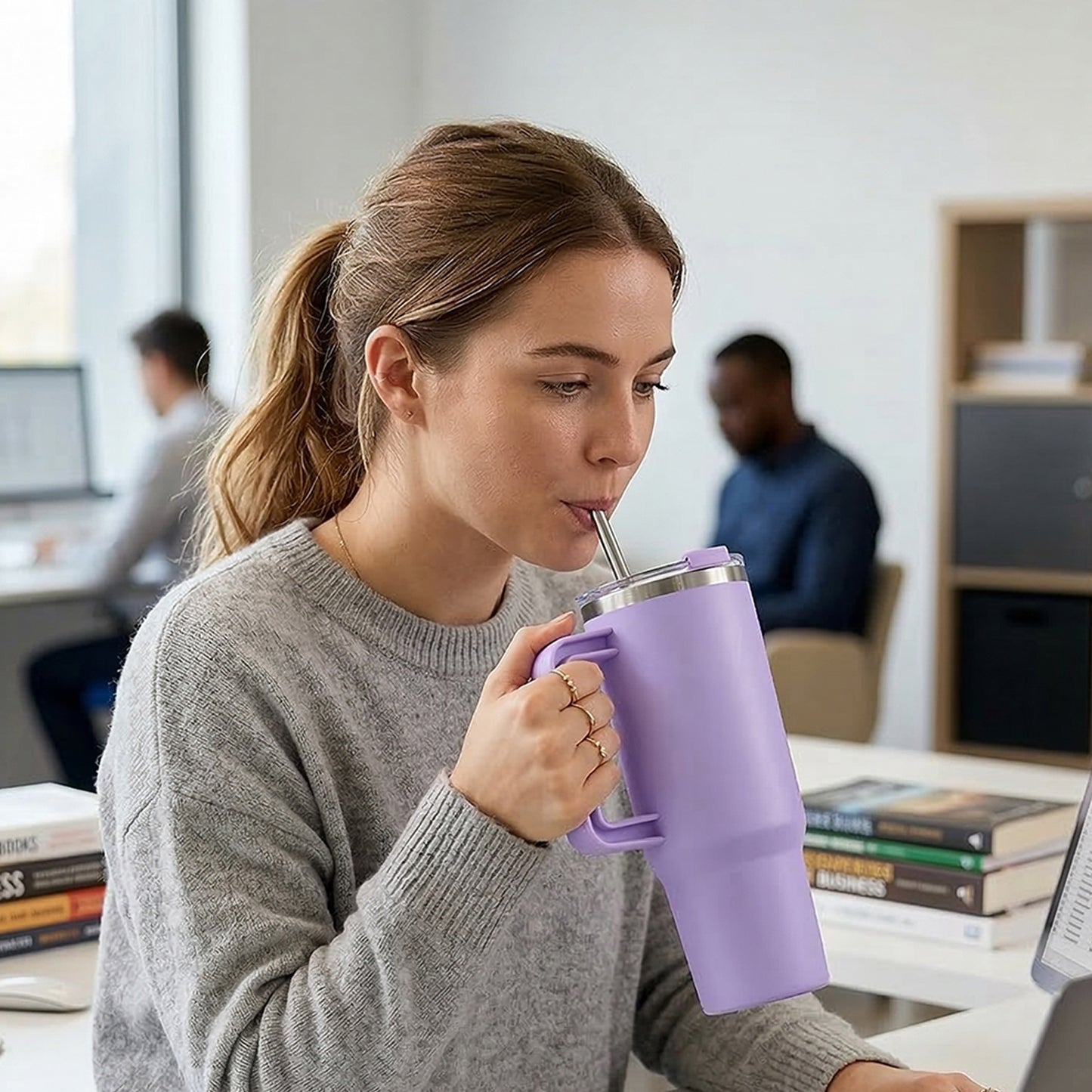 Wukusy Konvex large capacity insulated tumbler mug with handle and straw, 1200 ml, showing the black tumbler with lid and straw