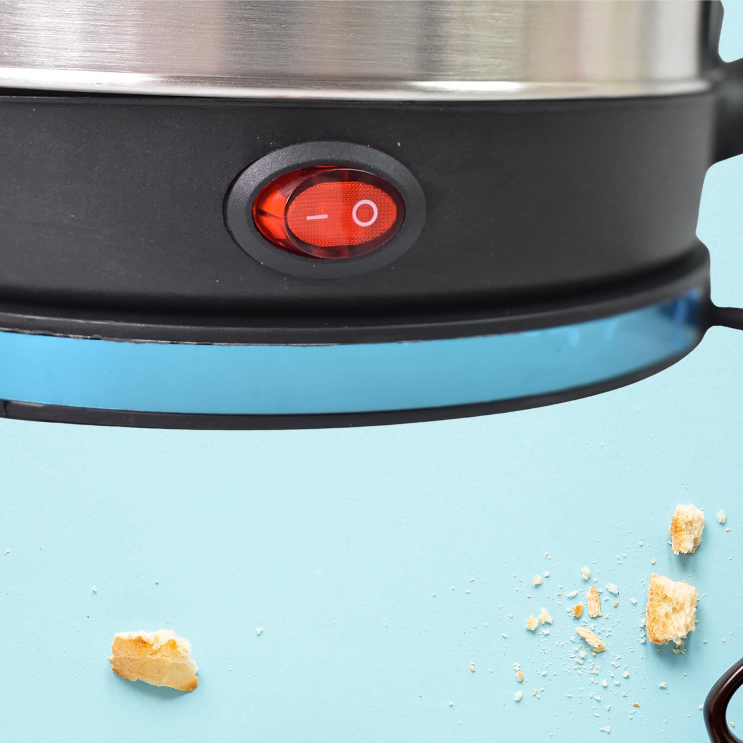 Stainless steel Wukusy soup pot with lid, 2.5L capacity, multi-cooker kettle showing a shiny, modern kitchen setting.