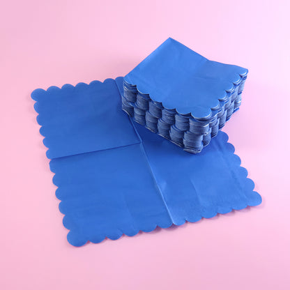 Wukusy Royal scalloped disposable paper napkins, 23x23 cm, set of approximately 120, for home and kitchen use.