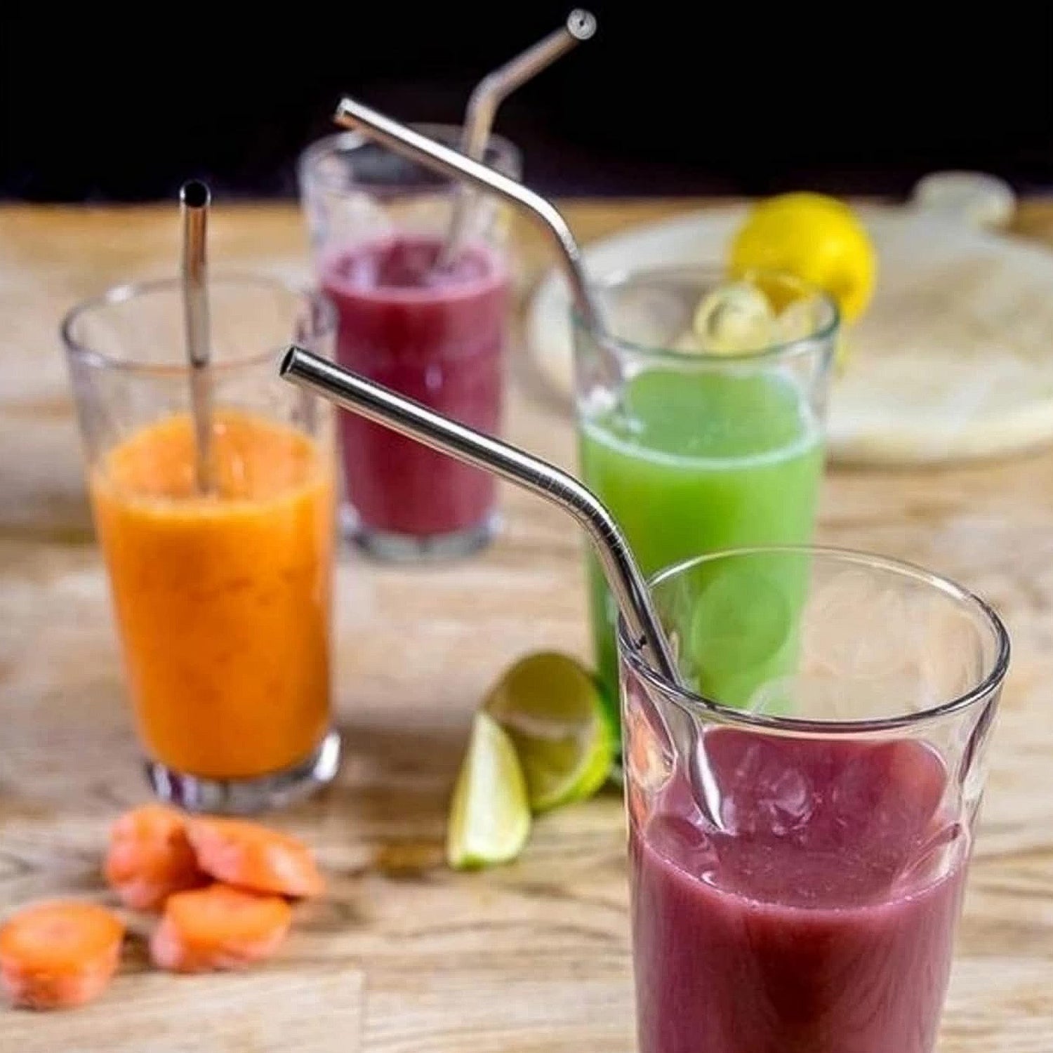 Wukusy 579 set of 4 stainless steel kitchen straws with 2 straight, 2 bent, and 1 cleaning brush for reusable drinking straws.