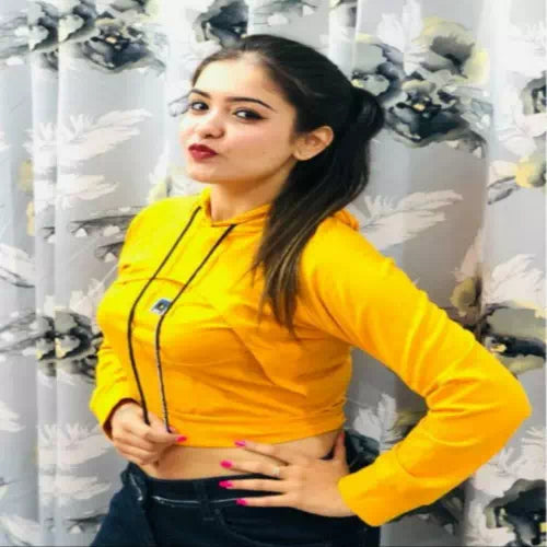 Yellow women’s crop top by FIZZI SHOP featuring a stylish, fitted design perfect for casual or trendy outfits.