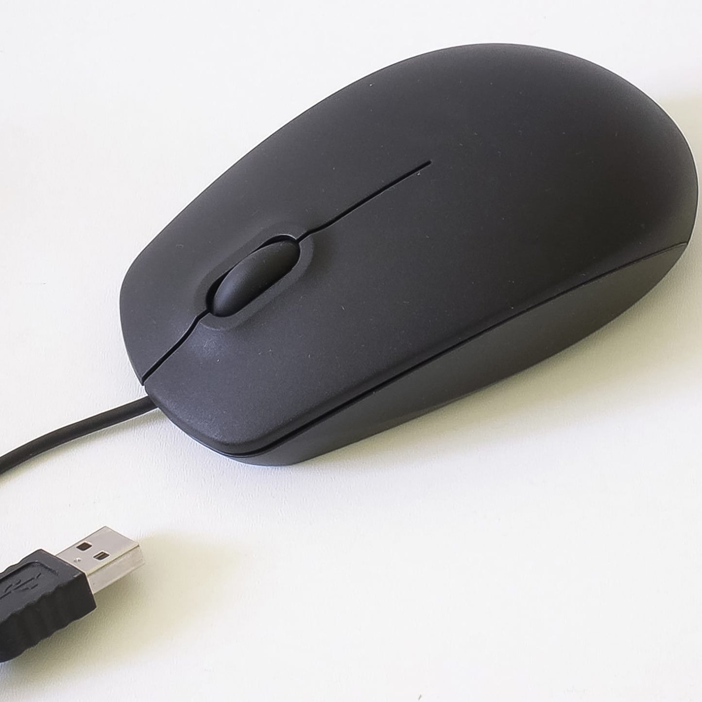 Wukusy wired optical computer mouse M-111, black, ergonomic design, connected via USB, suitable for laptops and desktops.