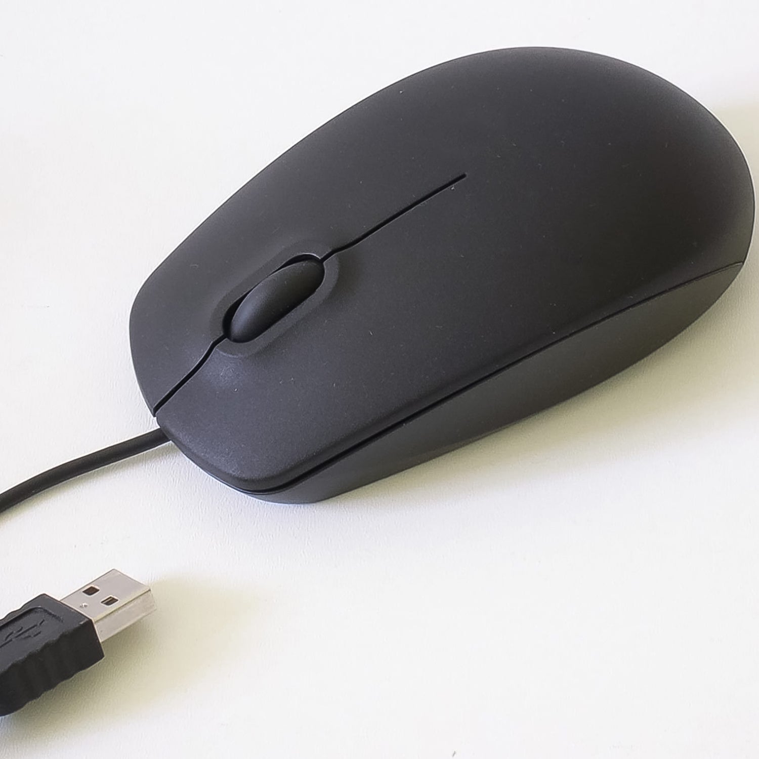 Wukusy wired optical computer mouse M-111, black, ergonomic design, connected via USB, suitable for laptops and desktops.