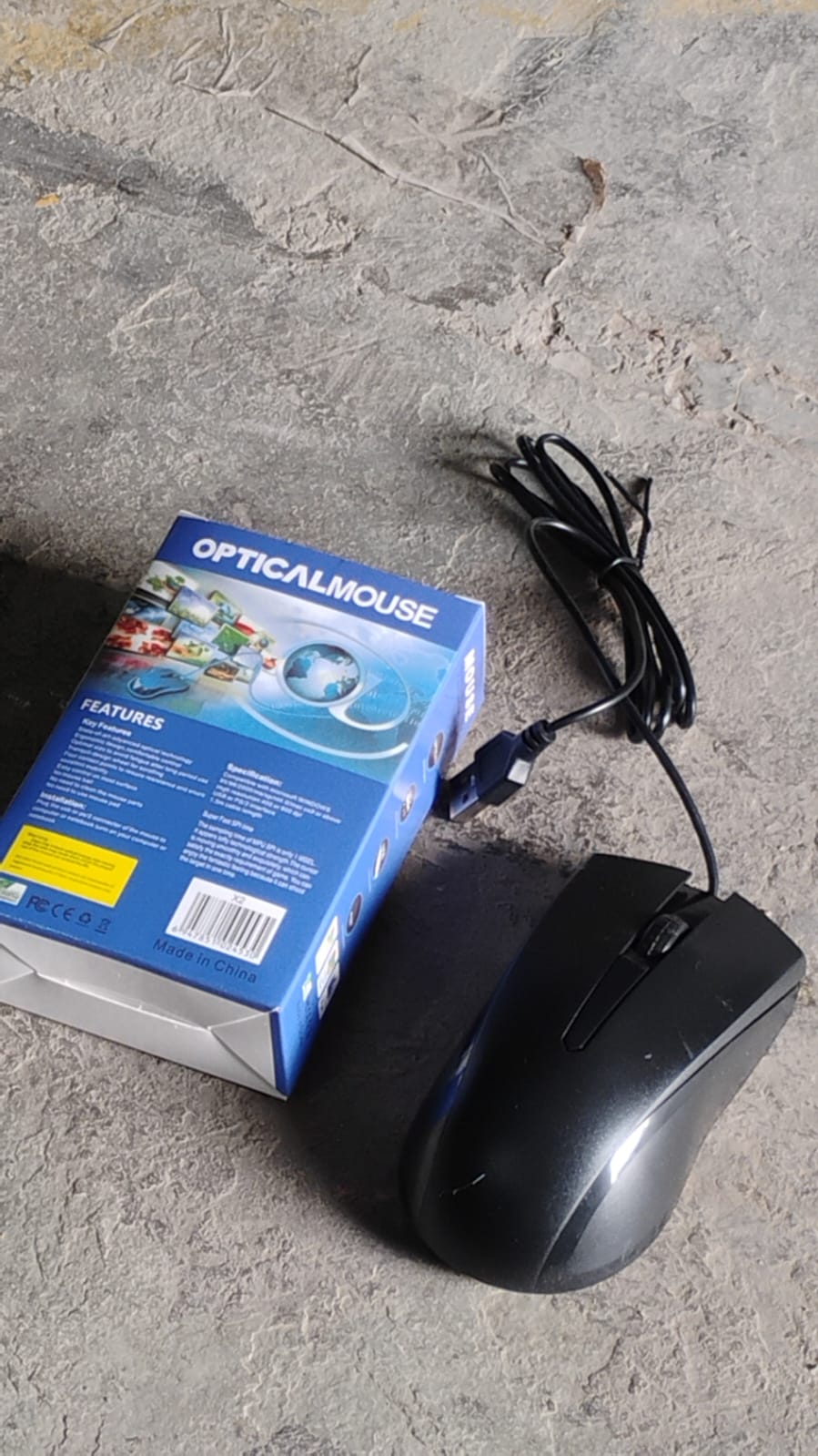 Wukusy wired optical computer mouse with ergonomic design, suitable for laptops and desktops, black color, side buttons included.