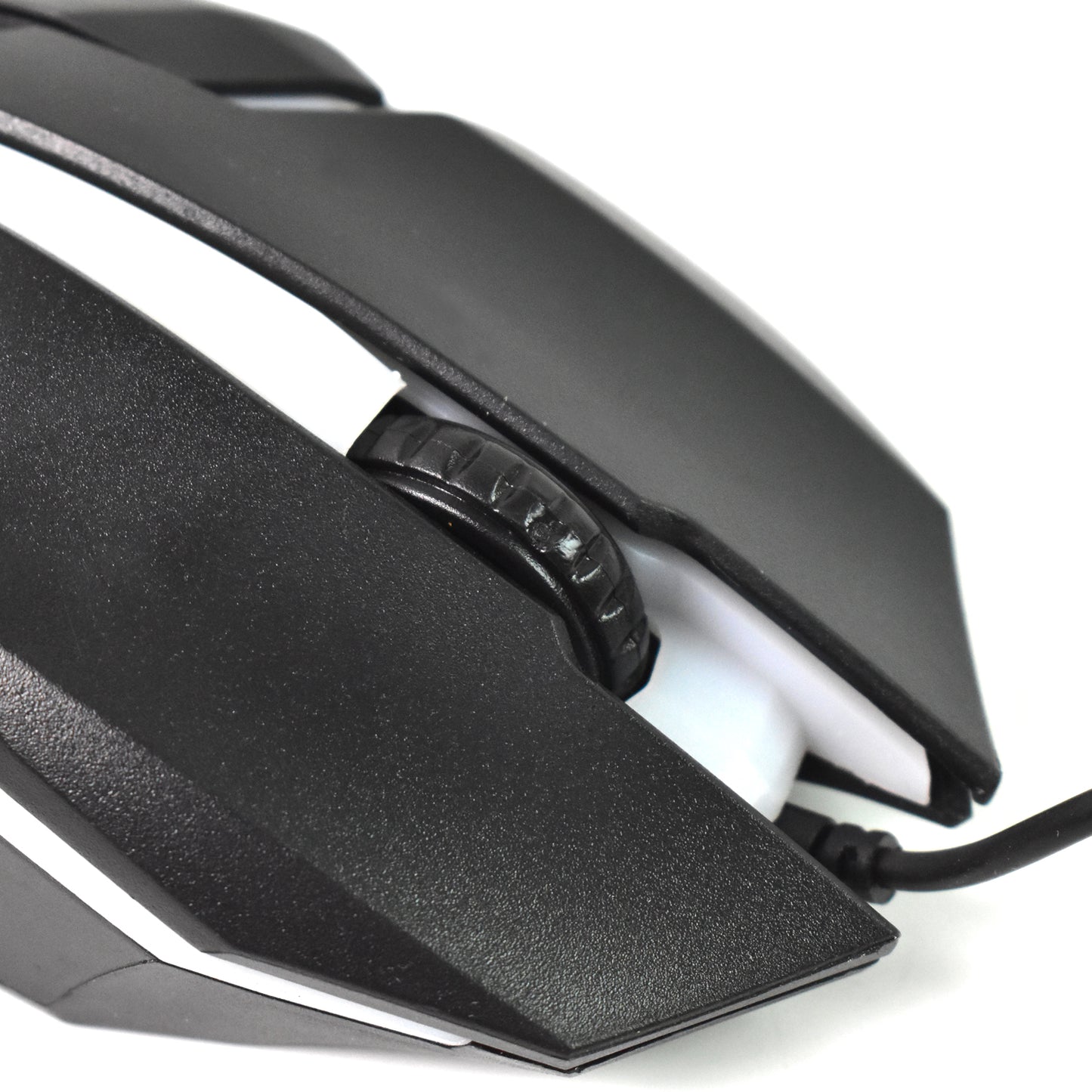 Wukusy wired ergonomic gaming mouse with adjustable buttons and smooth scroll wheel, designed for comfortable gaming and computer use.