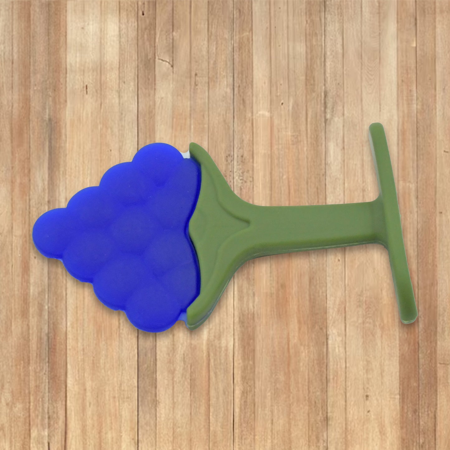Wukusy baby silicone fruit teether for toddlers, made of food-grade silicone, non-toxic, latex-free, suitable for kids over 3 months.