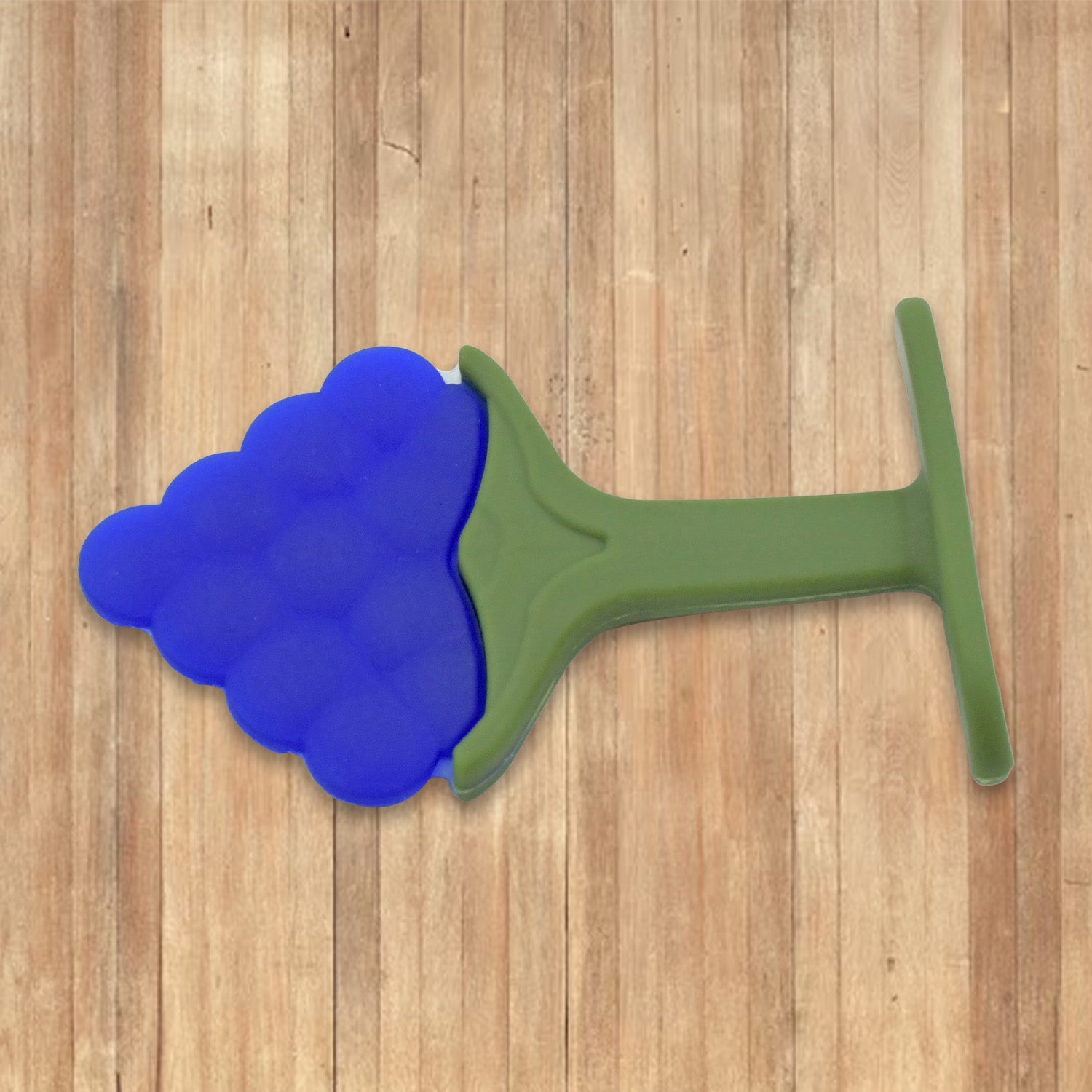 Wukusy baby silicone fruit teether for toddlers, made of food-grade silicone, non-toxic, latex-free, suitable for kids over 3 months.