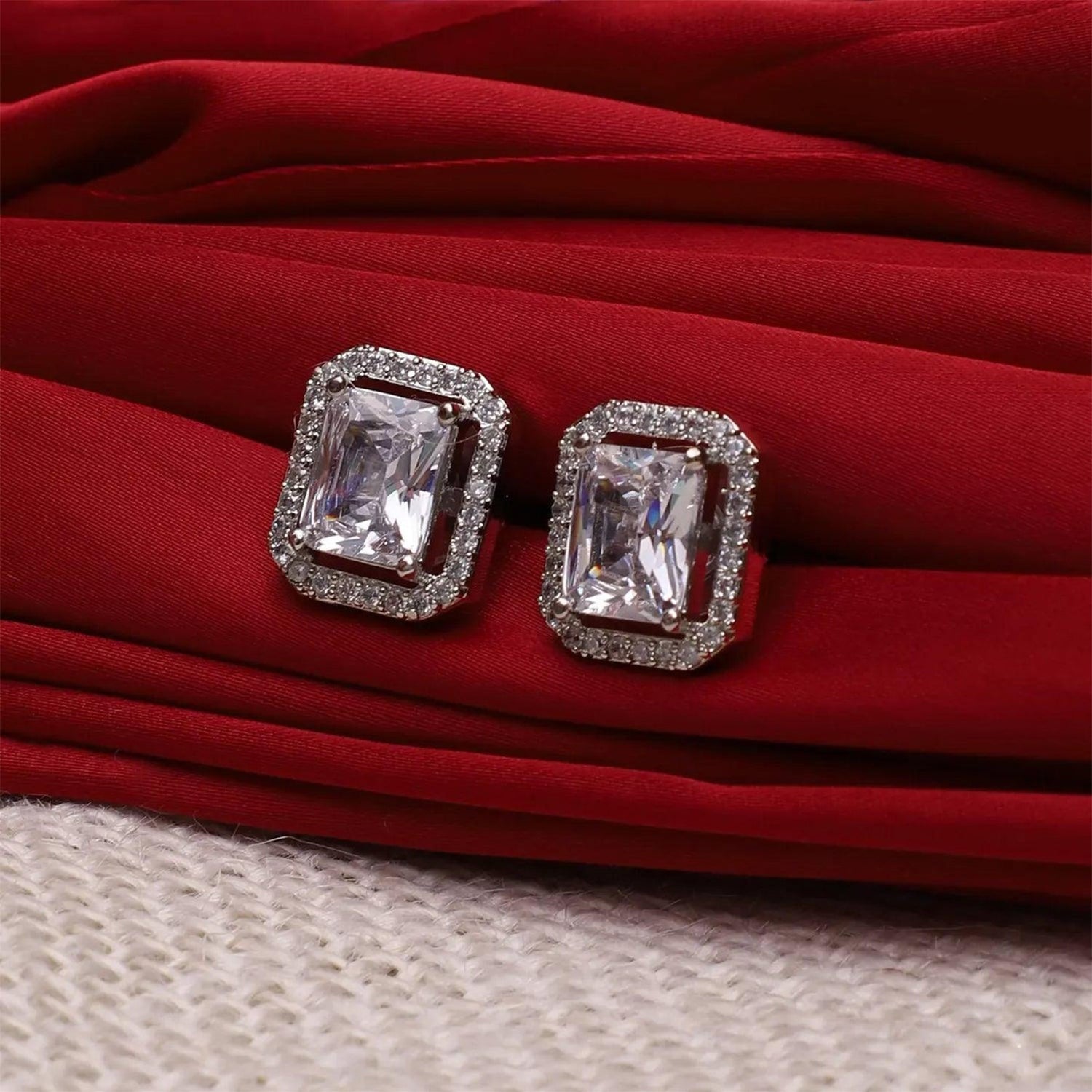 Wukusy diamond jewelry interchangeable triangular-shaped earrings with six pairs in mix colors, featured with bracelet design.