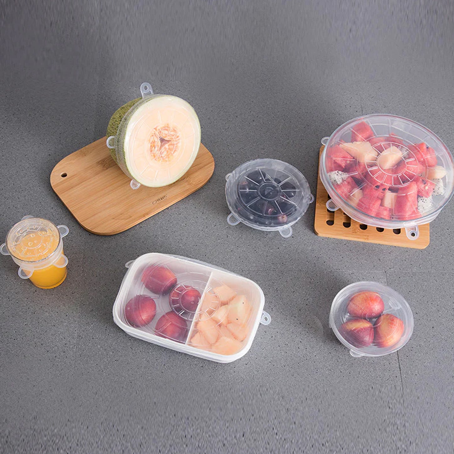 Wukusy 12-piece reusable stretch lids set with two storage pouches, flexible food covers for keeping food fresh.