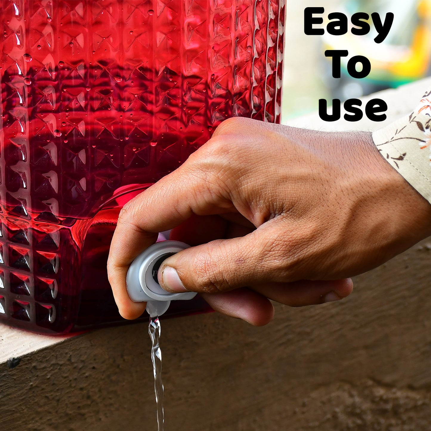 Wukusy 4500ml diamond cut design plastic water jug for carrying water and beverages, featuring a sturdy handle and clear container.