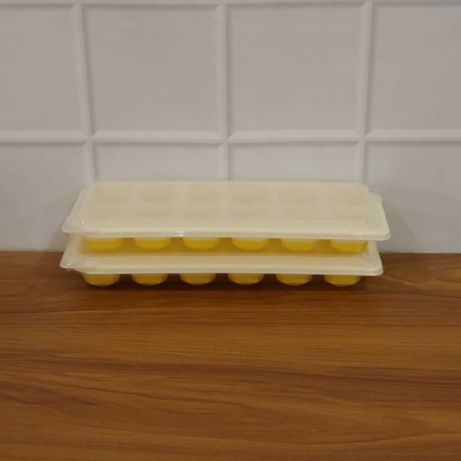Wukusy 24-grid pop-up ice cube tray set with lids, two-piece set for making and storing ice cubes in the freezer.