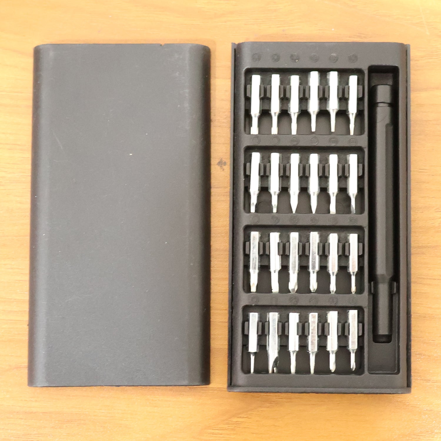 Wukusy 24-in-1 precision screwdriver tool kit with large-sized screwdrivers, complete set for versatile electronic and appliance repairs.