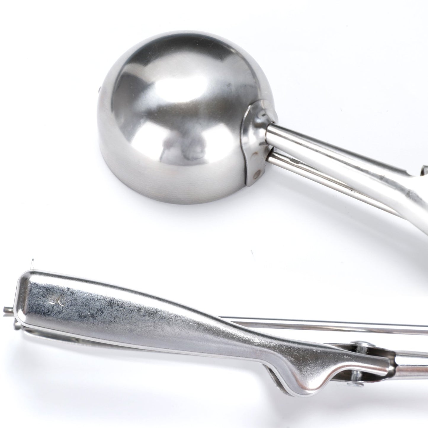 Wukusy stainless steel ice cream serving spoon scooper with ergonomic handle for easy ice cream serving.