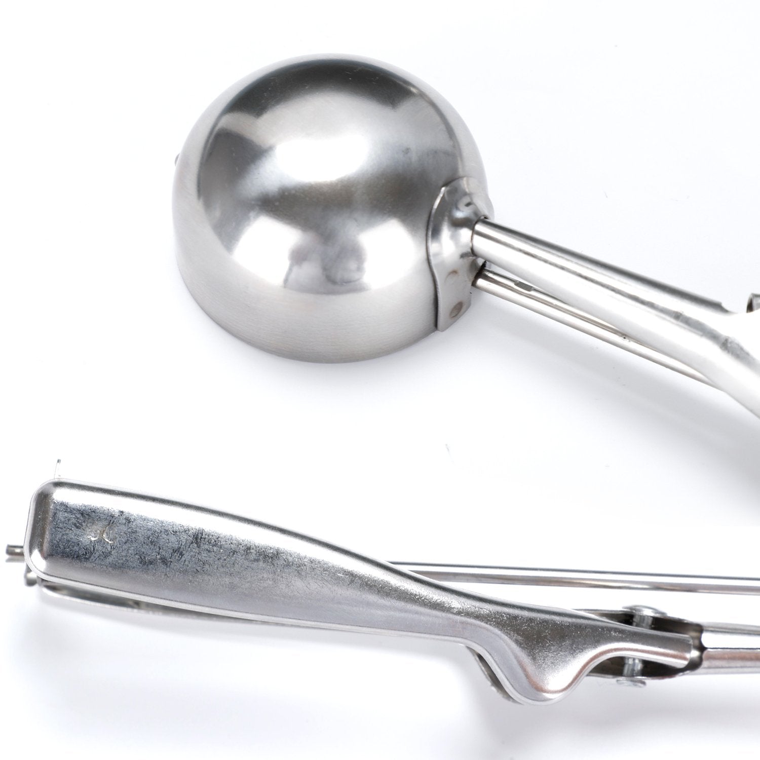 Wukusy stainless steel ice cream serving spoon scooper with ergonomic handle for easy ice cream serving.