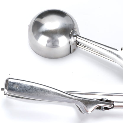 Wukusy stainless steel ice cream serving spoon scooper with ergonomic handle for easy ice cream serving.