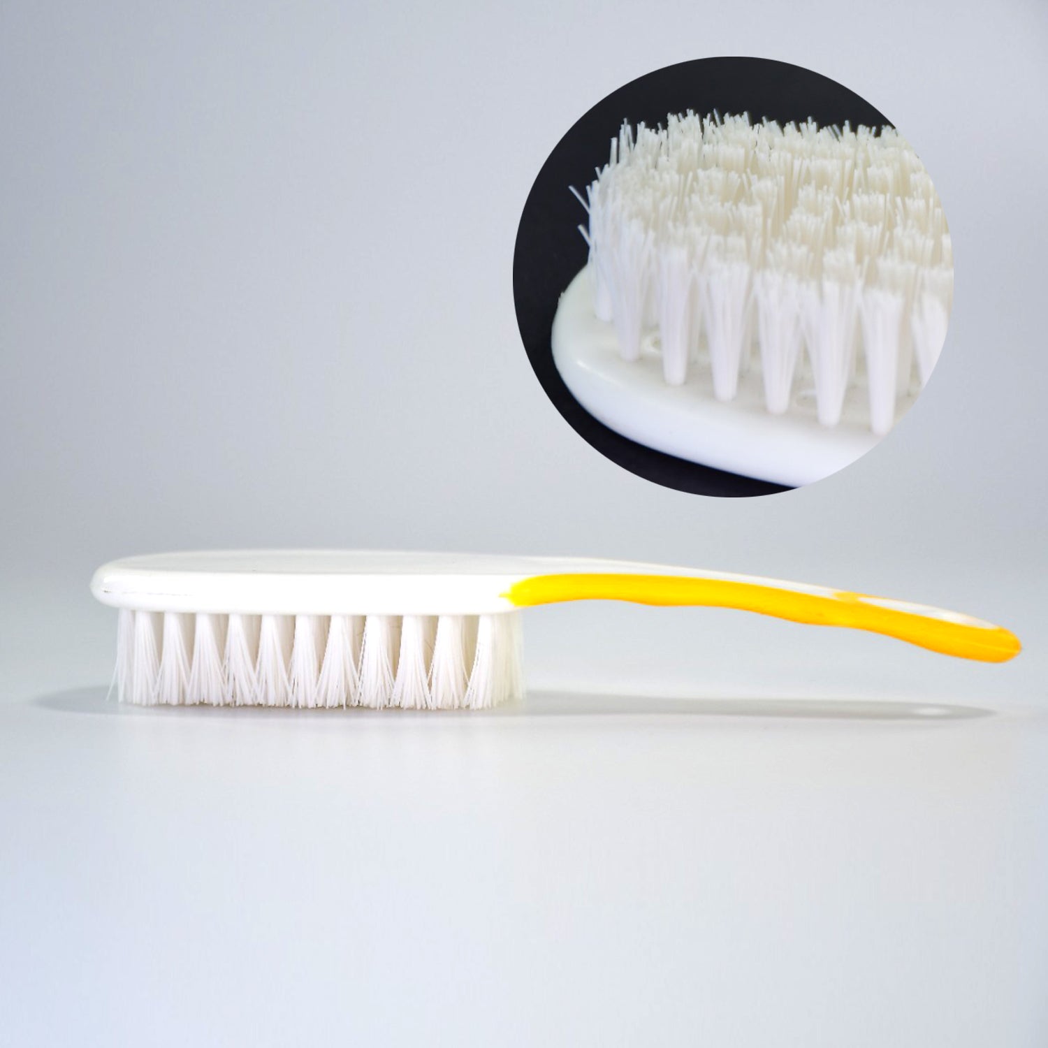 Wukusy handle grip nail brush for fingernail and toenail cleaning, pedicure scrub brush for men and women.