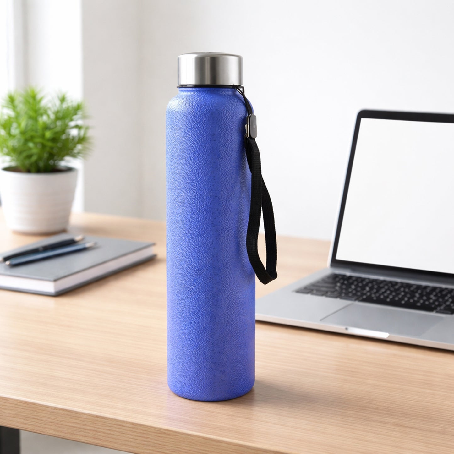 Wukusy classic stainless steel water bottle in blue, 1000 ml capacity, with a sleek design and screw-top lid.