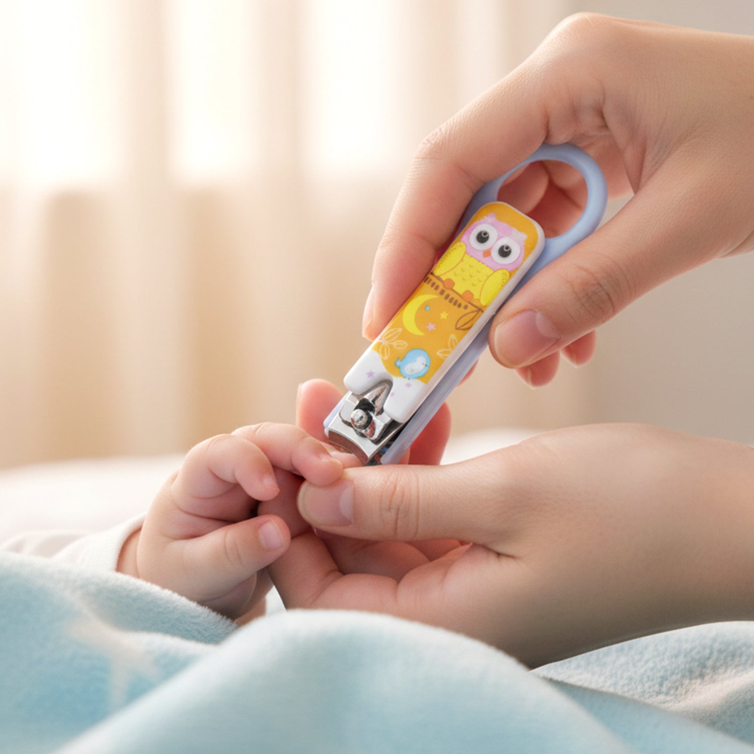 Wukusy cute cartoon owl design baby nail clipper with rounded safety blades for gentle nail trimming.