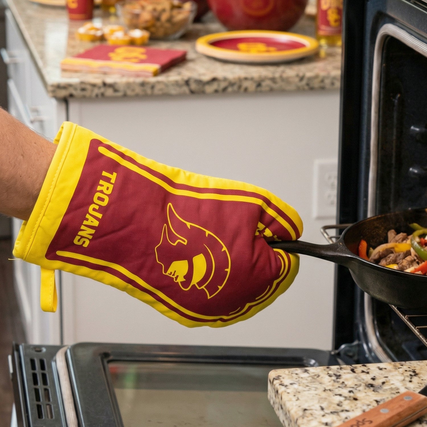 Wukusy heat resistant oven mitt glove for right hand, durable kitchen safety glove for handling hot cookware and oven trays.