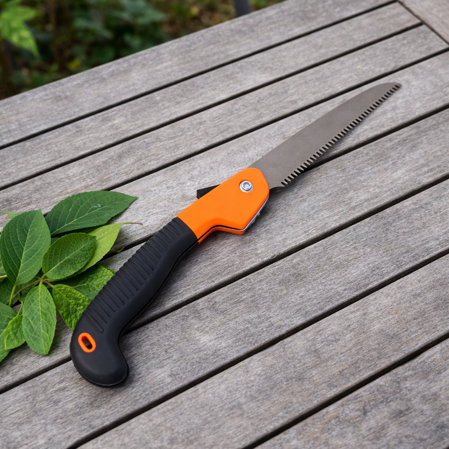 Wukusy heavy-duty folding garden hand saw, 40 cm blade, with ergonomic handle for efficient pruning and cutting in the garden.
