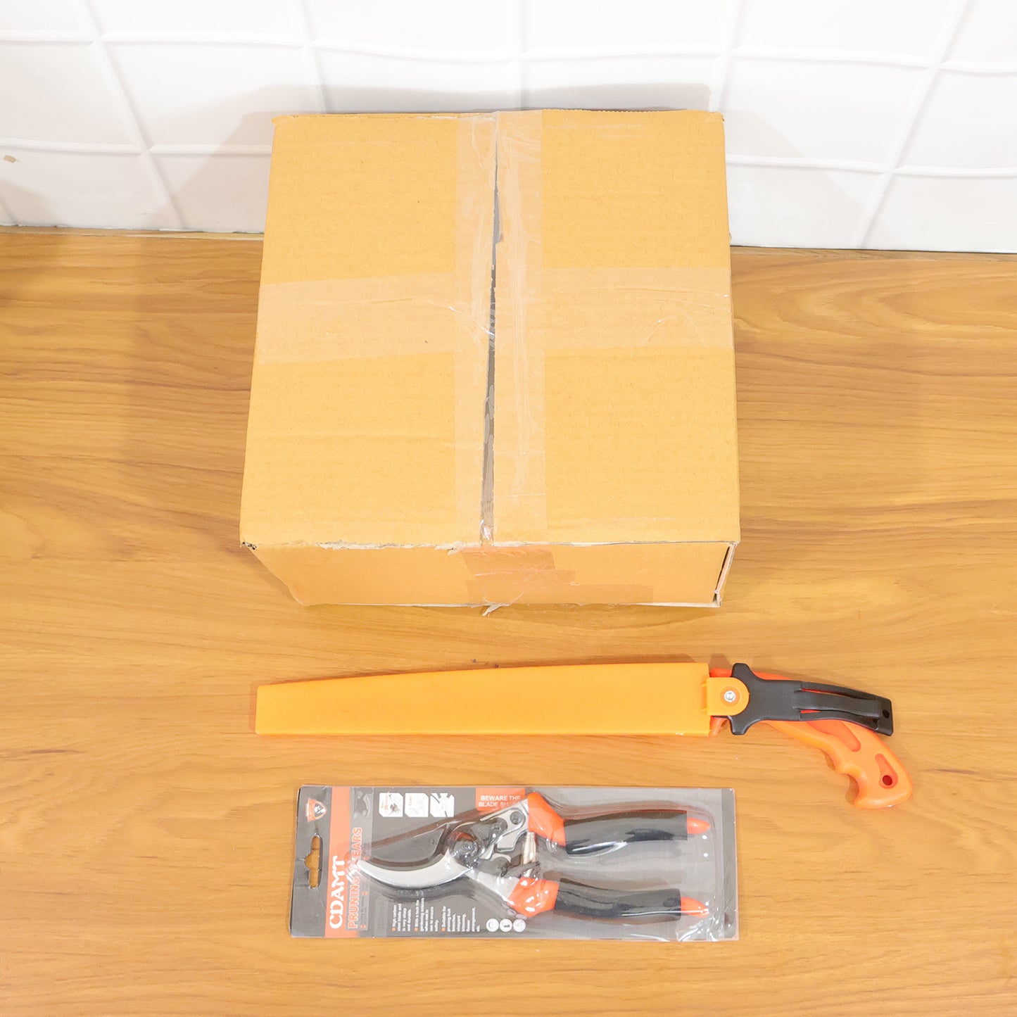 Wukusy heavy-duty gardening pruning tool combo set with two durable pruning tools for garden trimming and cutting tasks.