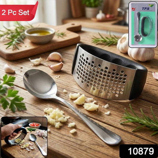 Heavy-duty garlic press tool with built-in spoon from Wukusy, 2-piece set for efficient garlic crushing and mincing.