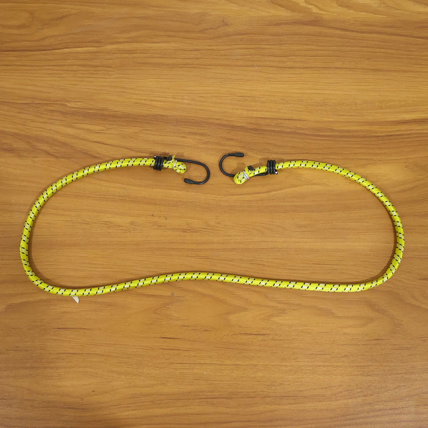 Wukusy heavy-duty luggage rope elastic bungee cord with hooks, 90 cm, for securing luggage during travel.