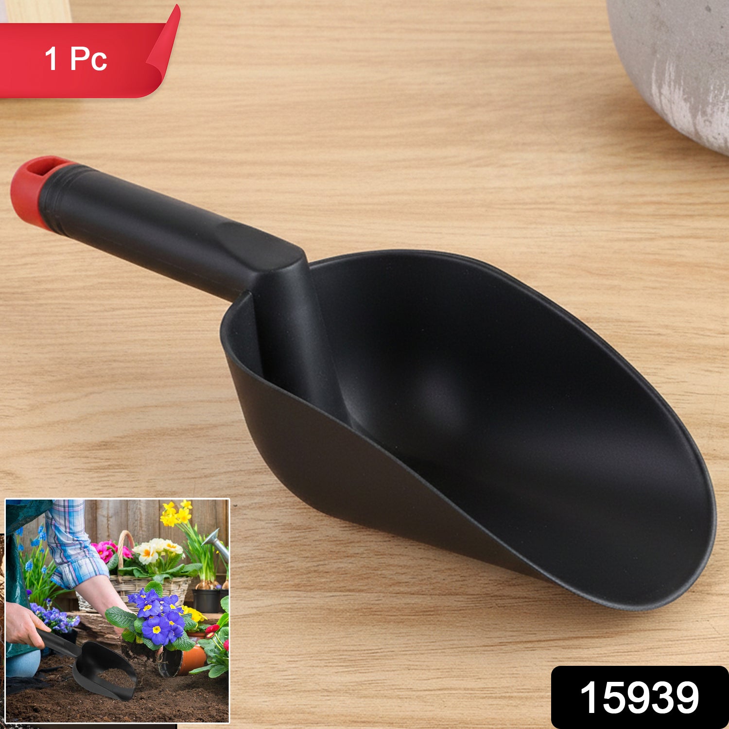 Wukusy heavy-duty plastic garden hand trowel for planting and digging, featuring a durable ergonomic handle.