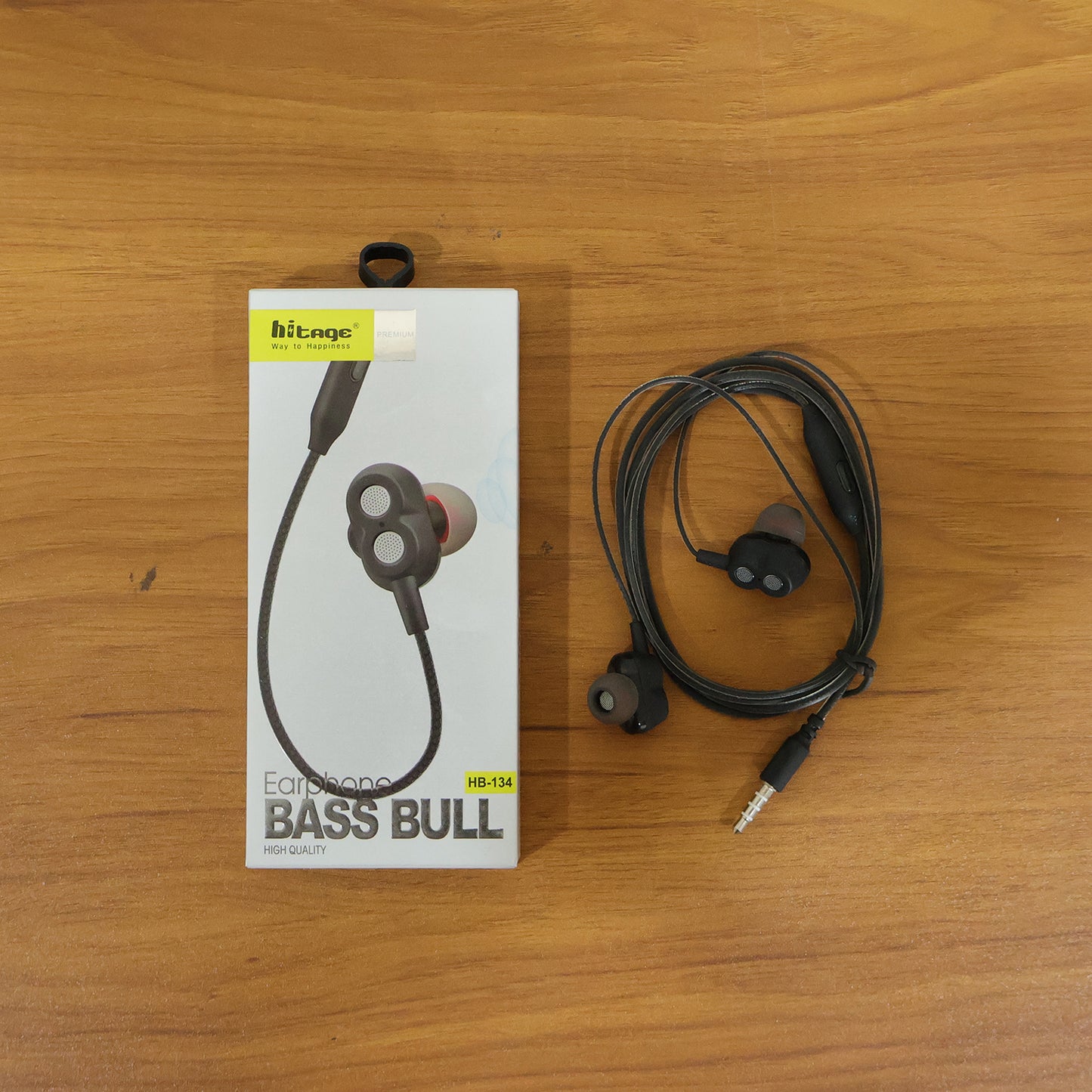 Wukusy high bass stereo wired in-ear earphones with inline microphone and black design for clear audio.