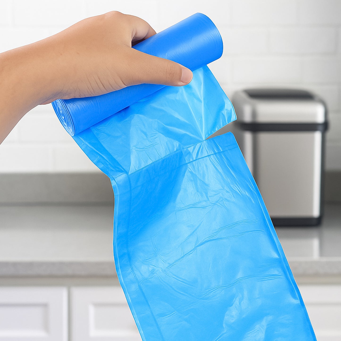 Set of five high-quality Wukusy garbage bags measuring 50x60 cm, suitable for household waste disposal.