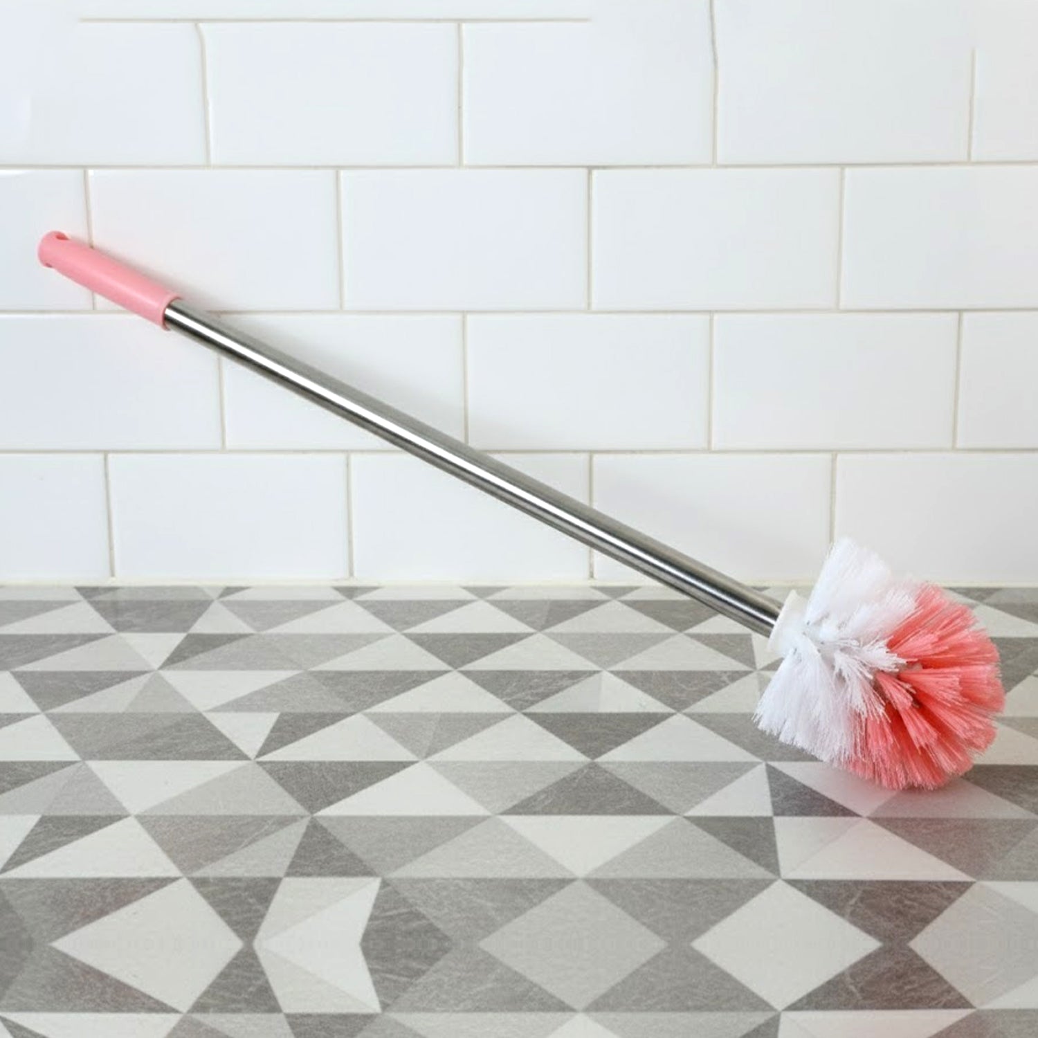 Wukusy long handle toilet cleaning brush with sturdy handle and bristles for effective bathroom cleaning.
