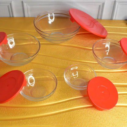 Set of five Wukusy modern glass mixing and storage bowls with red lids, clear glass design, ideal for kitchen organization and prep.
