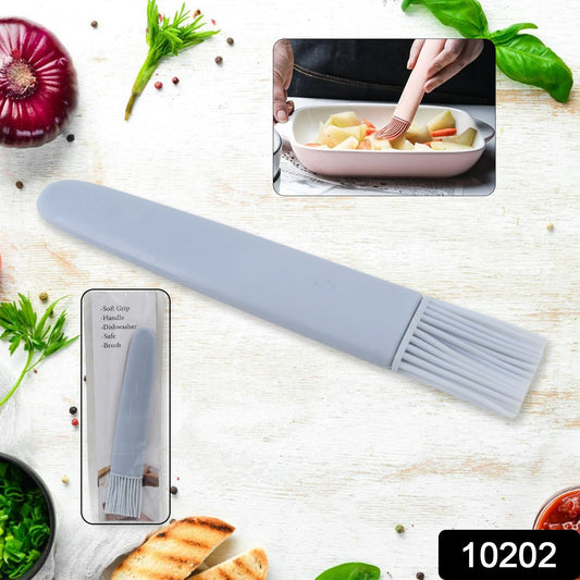 Wukusy silicone pastry and basting brush for BBQ sauce, marinade, and oil, ideal for meat and baking applications.