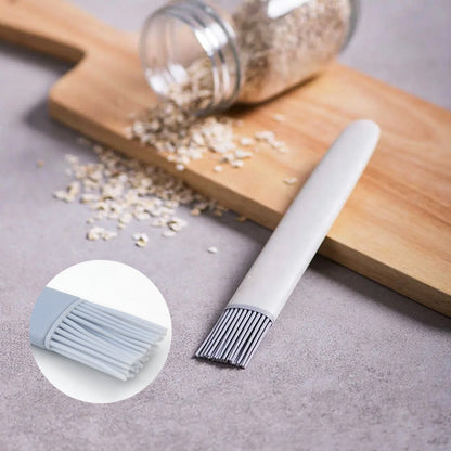 Wukusy silicone pastry and basting brush with handle for applying sauces, marinades, and oils to meat and baked goods.
