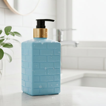 Wukusy plastic soap dispenser pump bottle, 1-piece, with a sleek pump for liquid soap or hand sanitizer, clear and durable design