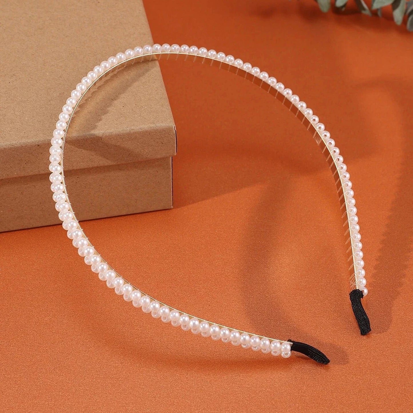 Wukusy premium pearl-embellished slim hairband with elegant pearls, ideal for stylish hair accessories and everyday wear.