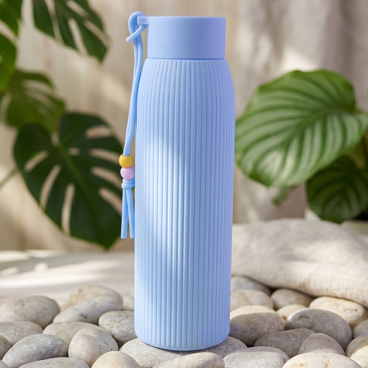 Wukusy premium textured glass water bottle with 300ml capacity, featuring a sleek, modern design and durable textured surface.